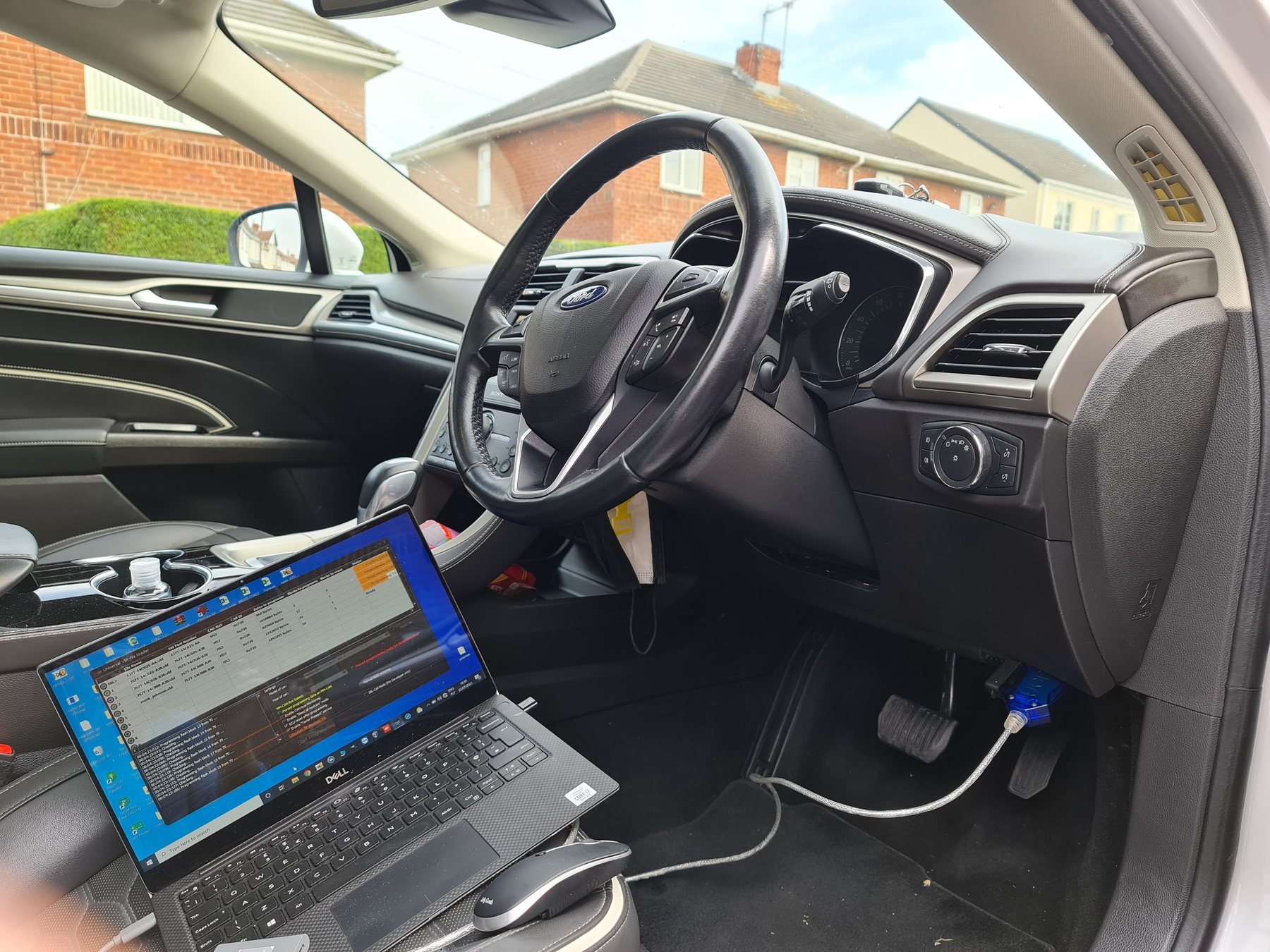 Diagnostics work on a Ford vehicle